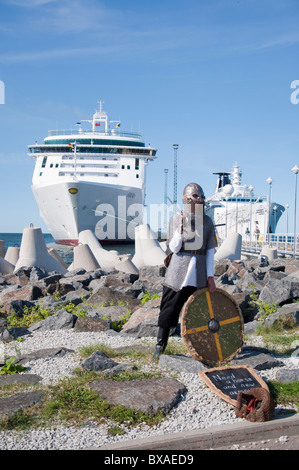 Los cruceros atracados en el puerto de Tallin, Estonia. Foto de stock
