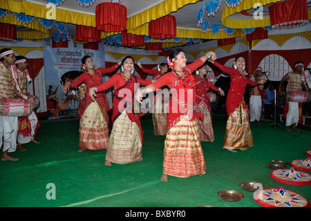 Bihu- la danza folklórica de Assam, India Foto de stock
