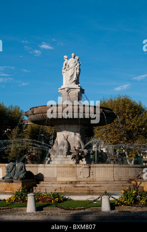 La Rotonde fuente con tres gracias, Charles de Gaulle square, Aix En Provence, Francia Foto de stock