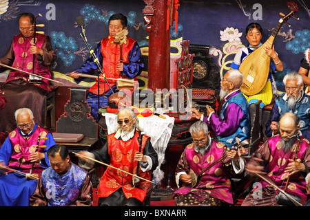 Naxi Ancient Music Orchestra, Lijiang, Provincia de Yunnan, China Foto de stock