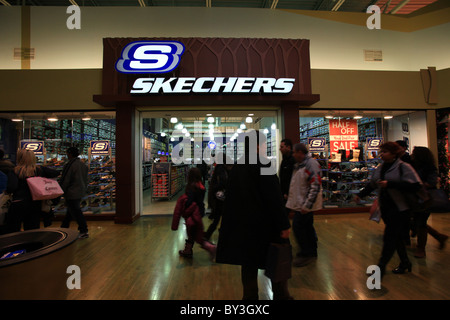 binario Decaer viudo Skechers outlet fotografías e imágenes de alta resolución - Alamy