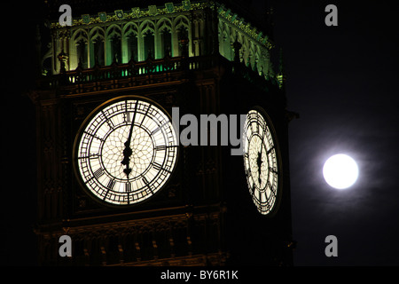 El Big Ben, la foto en una luna llena Foto de stock
