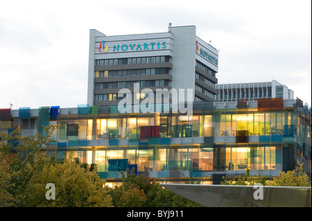 Sede de la empresa química y farmacéutica Novartis AG, Basel, Suiza Foto de stock