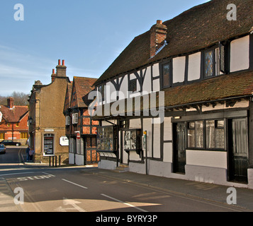Una escena callejera en Midhurst ciudad en West Sussex esta es la calle West Foto de stock