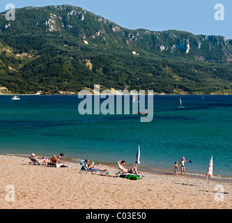 Agios Georgios Pagon, resort, al noreste de la isla de Corfu, Corfú, las Islas Jónicas, Grecia, Europa Meridional, Europa Foto de stock