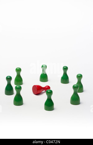 Das Bild zeigt Spielfiguren unterschiedlicher Farben. La imagen muestra los contadores con diferentes colores. Foto de stock