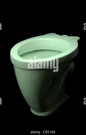 La taza del váter aislado sobre un fondo blanco Fotografía de stock - Alamy