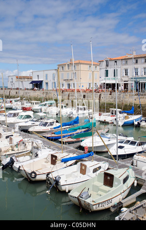 El puerto de St Martin de Re cerca de La Rochelle en Francia Foto de stock