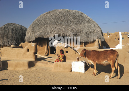 Casa tradicional con un patio amurallado, el desierto de Thar, Rajastán, India, Asia