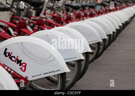Bicicletas para alquilar en Barcelona, Cataluña, España Foto de stock