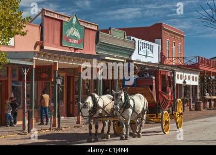 Stagecoach en Allen Street en Tombstone, Arizona, Estados Unidos