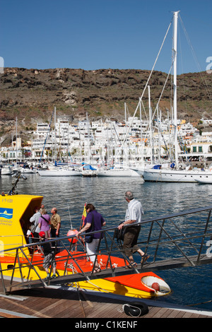 Submarino Turístico en Puerto de Mogan en Gran Canaria, Islas Canarias, España Foto de stock