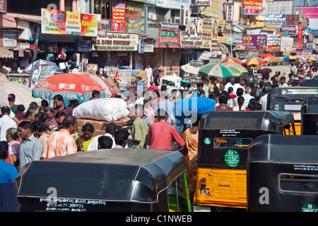 Calles congestionadas en Chennai, capital de Tamil Nadu. Foto de stock