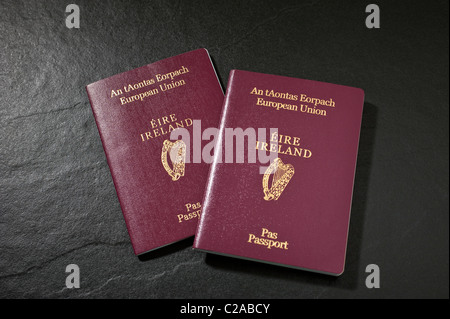 Pasaportes irlandeses. Unión Europea Foto de stock