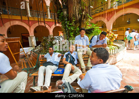 Los estudiantes de la Universidad Rafael Nunez, Cartagena de Indias, Colombia Foto de stock