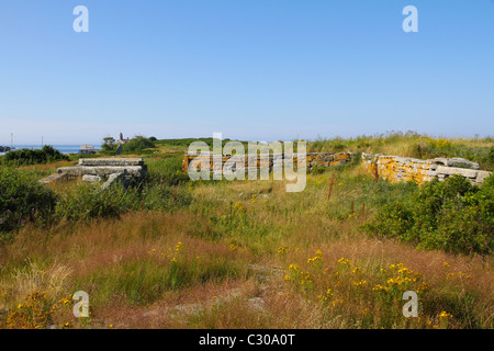 Fundamentos antiguos desde hace siglos en la isla Damariscove Foto de stock