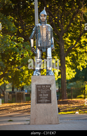 Estatua del Hombre de hojalata de el Mago de Oz en Oz Park en Chicago, IL, USA. Foto de stock