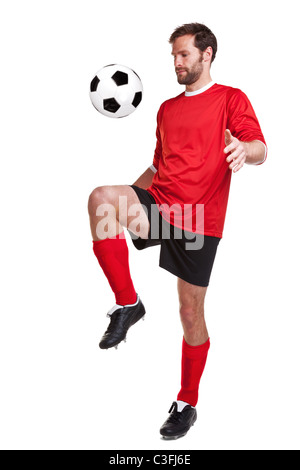 Foto de un futbolista o jugador de fútbol recortadas sobre un fondo blanco.