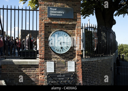 El Observatorio Real de Greenwich, Pastor gate reloj magnético y el astillero británico placa mediciones, Inglaterra, Reino Unido, UE Foto de stock