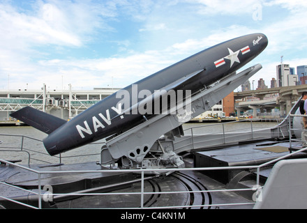 Los misiles de crucero a bordo del USS Growler en exhibición en el submarino USS Intrepid de Mar, Aire y Espacio Museo de Manhattan, Nueva York Foto de stock