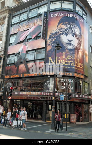 Los Miserables en el Queens Theatre en el West End de Londres, abril de 2011. Foto de stock