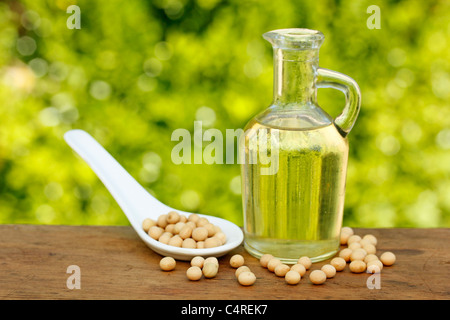 Los granos de soja y aceite. Foto de stock
