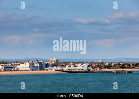 Southsea Pier y la playa, Portsmouth, Inglaterra Foto de stock
