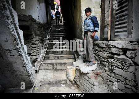 Escenas en Gaurikund, el inicio de la caminata hasta el templo hindú en Kedarnath