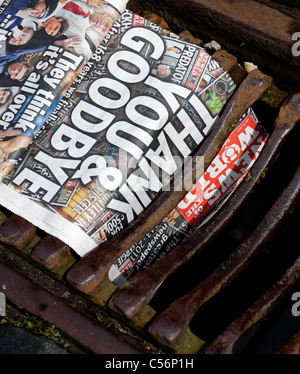 El 10 de julio de 2011 Última edición del periódico dominical británico las noticias del mundo que ha sido cerrado bajando vaciar Foto de stock