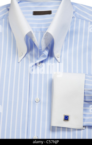 Close-up de manguito de enlace en camisa a rayas azules Foto de stock