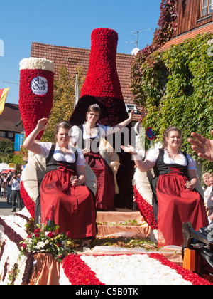 Reina del vino en el festival de la cosecha, Día de Acción de Gracias, Sasbachwalden, Selva Negra, Baden-Württemberg, Alemania, Europa Foto de stock
