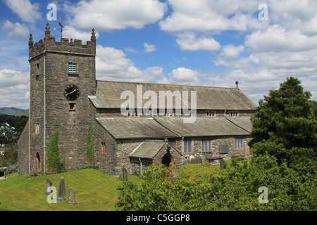 Iglesia de San Miguel y todos los ángeles en hawkshead, Cumbria, Reino Unido, que data del siglo XVII.