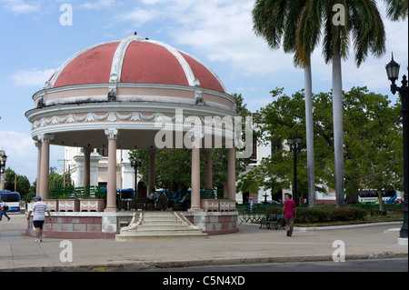 Kiosco en el Parque Martí, Cienfuegos, Cuba Foto de stock