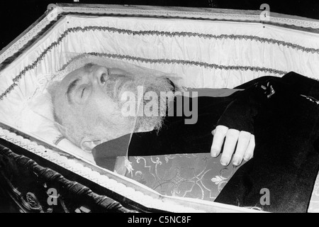 Saint pio Imágenes de stock en blanco y negro - Alamy