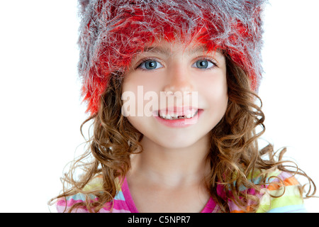 Los niños niña con piel de invierno tapón rojo y plata en fondo blanco.