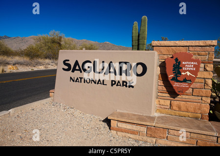 Señal de entrada del Servicio de Parques Nacionales, el Parque Nacional de Saguaro, Tucson, Arizona, Estados Unidos de América