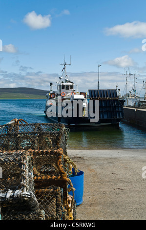 Dh Rousay Ferry Ferry MV Eynhallow TINGWALL ORKNEY llegando Tingwall harbour rampa uk