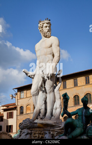 La fuente de Neptuno, por Bartolomeo Ammannati (1575), la Piazza della Signoria, Florencia, Italia. Foto de stock