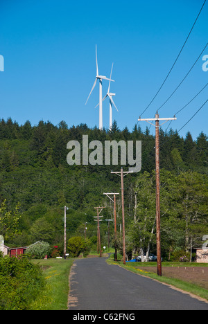 Los aerogeneradores (molinos de viento) cerca Grayland, Estado de Washington, EE.UU..