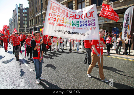 Trabajo LGBT manifestantes en Manchester Gay Pride Parade, Manchester, Inglaterra Foto de stock