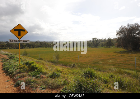 Señal de carretera en el lado de Beaufort, rumbo a Albany Highway (cerca Quailerup), Australia Occidental, Australia Foto de stock