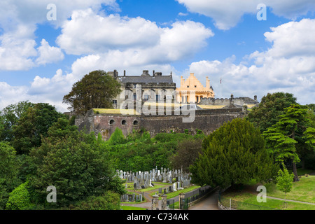 Castillo de Stirling, visto desde la iglesia del Santo grosero, mostrando la polémica pintada de Gran Salón, Stirling, Escocia, Reino Unido