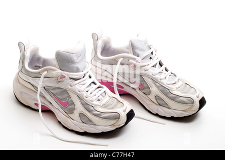 consonante Disparidad Alternativa Old nike running shoe fotografías e imágenes de alta resolución - Alamy