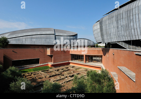 Roma. Italia. Auditorio Parco della Musica, diseñado por Renzo Piano y los restos de una antigua villa romana. Foto de stock