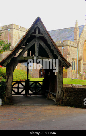 Puerta de la iglesia de un país en Kent Foto de stock
