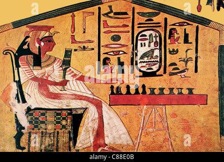 Representación de arte moderno de la reina Nefertari jugando al ajedrez Foto de stock