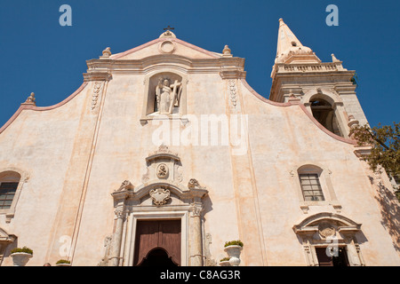 La Iglesia de San Giuseppe, Piazza IX aprile, Taormina, Sicilia, Italia Foto de stock