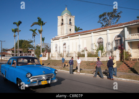 PINAR DEL RÍO: Iglesia del pueblo VIÑALES Foto de stock