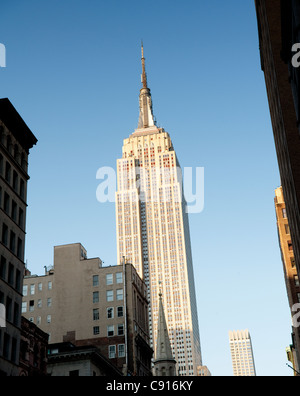 Uno de Nueva York más famosos del Edificio Empire State, es el más alto de la ciudad y está ubicado sobre la quinta avenida y