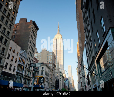 Uno de Nueva York más famosos del Edificio Empire State, es el más alto de la ciudad y está ubicado sobre la quinta avenida y